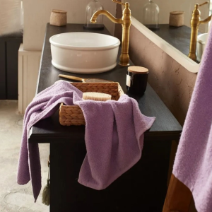 Фиолетовое банное полотенце 140×70 см — плотность 500 г/м², производство Ташкен