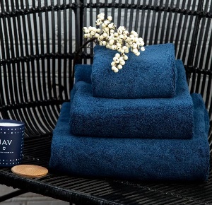Тёмно-синее банное полотенце 140×70 см — плотность 500 г/м², производство Ташкент