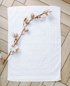 Махровое полотенце для ног 50×70 см с рисунком «Ножки» — белое, производство Ташкент